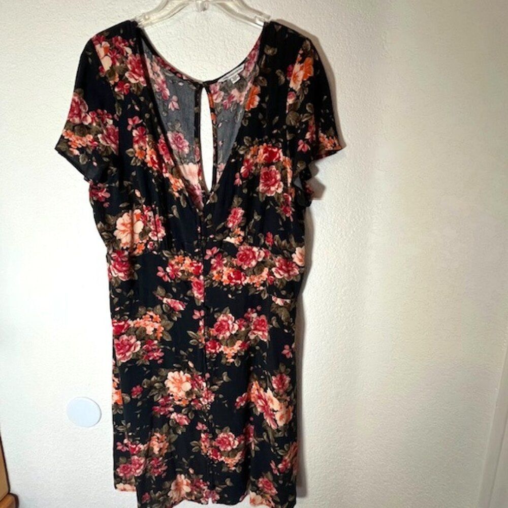 American Eagle Outfitters Black Floral V Neck Dress with Flutter Sleeves Size XL